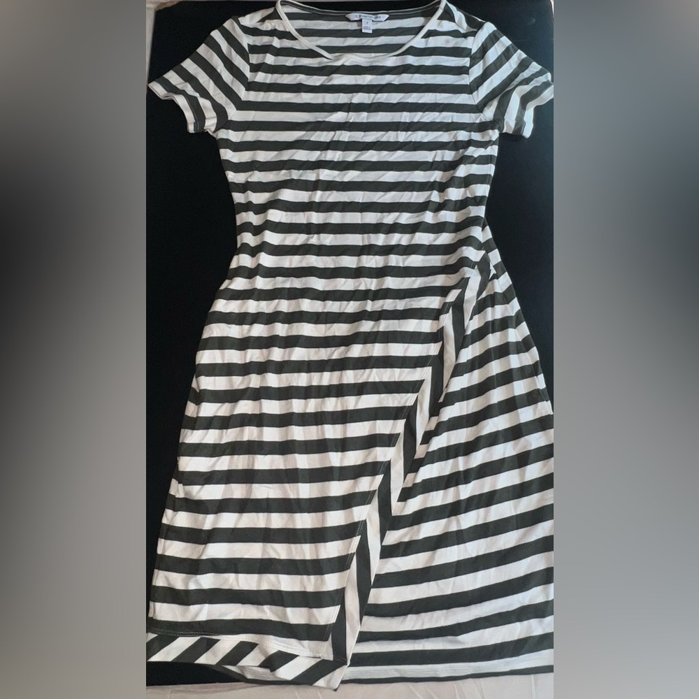 41 Hawthorn Green Striped Faux Wrap Bottom T-shirt dress Size Medium EUC